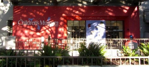 Детский музей Сиэтла увольняет персонал из-за конфликта из-за сообщений о жизни чернокожих