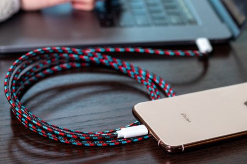 Этот кабель USB-C - Lightning дает вашему устройству Apple сверхспособности